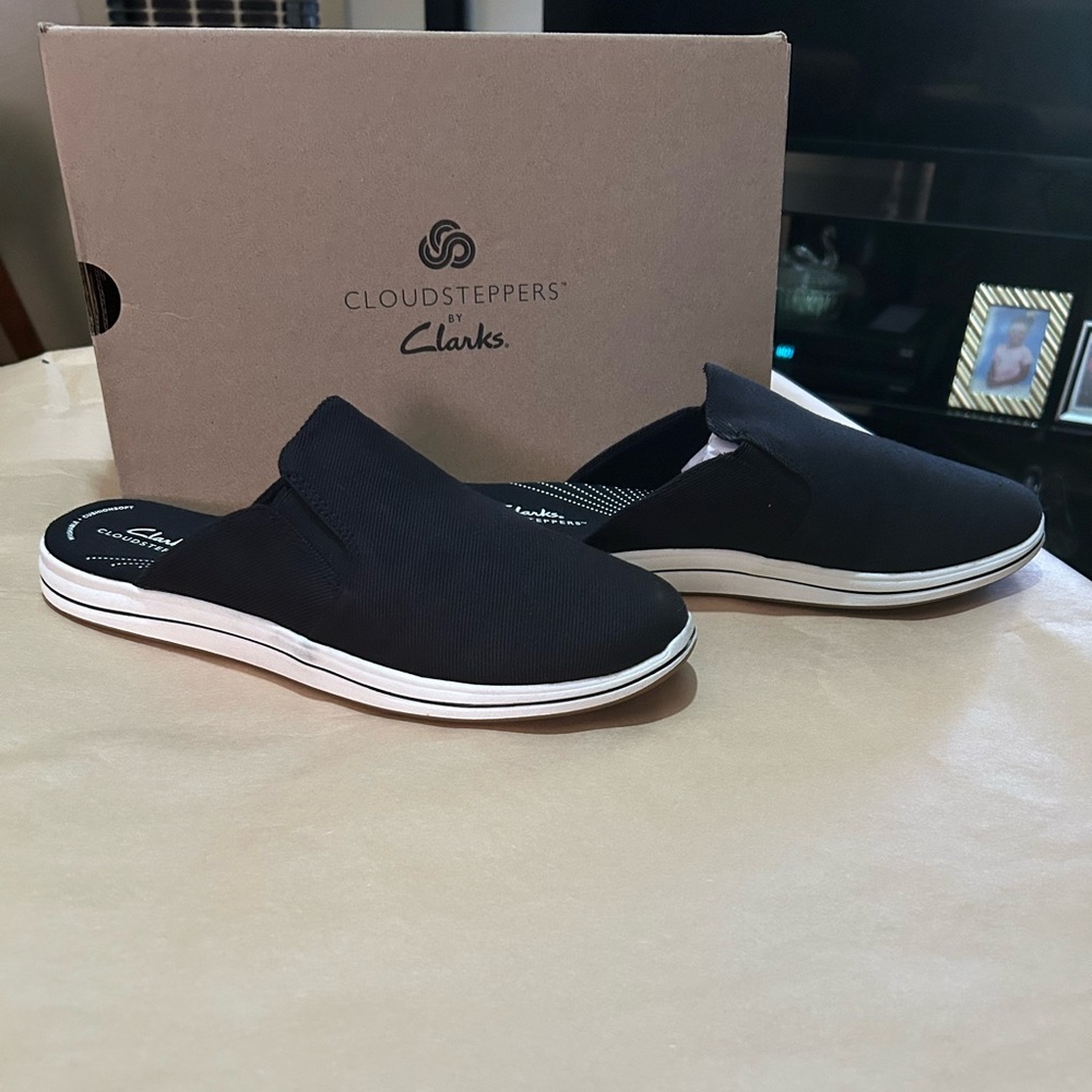 Clarks Women’s Breeze Shore Mule -  Brand New